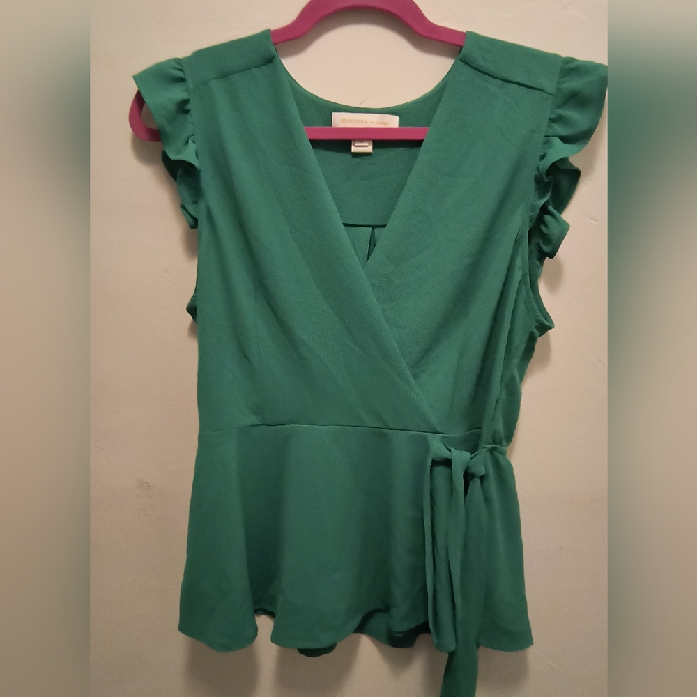 Adorable top 🍀